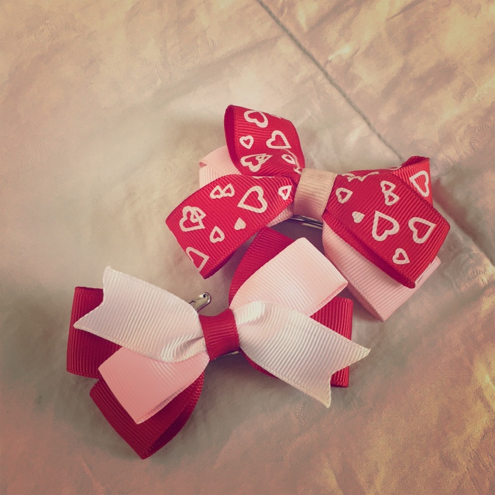 Super cute set of 2 hair bows